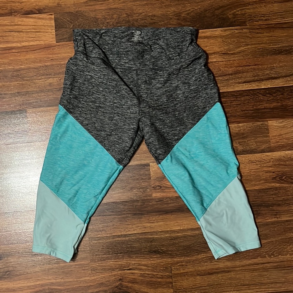 Workout leggings. Size Large